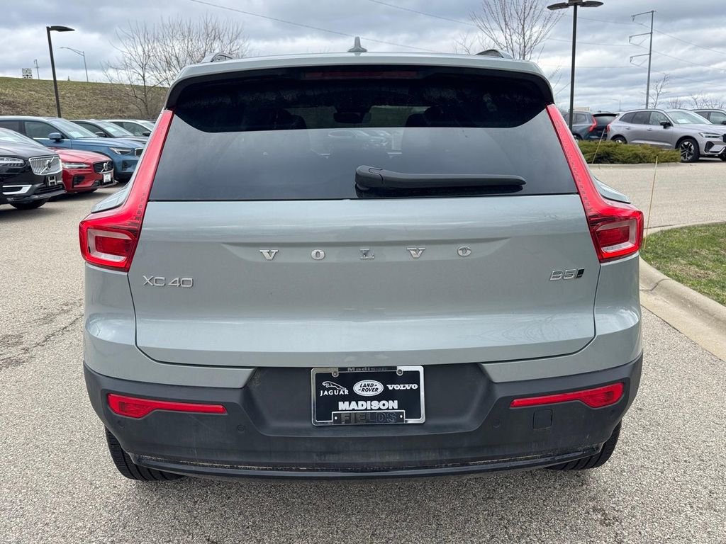 Certified 2025 Volvo XC40 B5 Ultra w/ Climate Package image 3