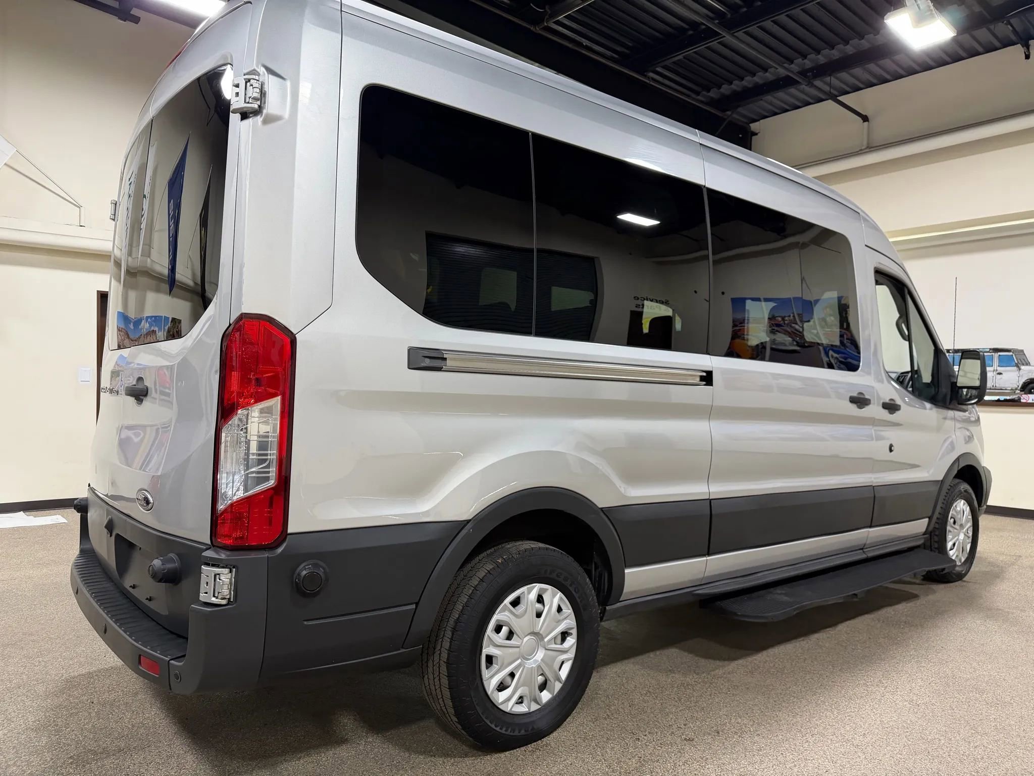 Used 2015 Ford Transit 250 148 Medium Roof RWD image 17