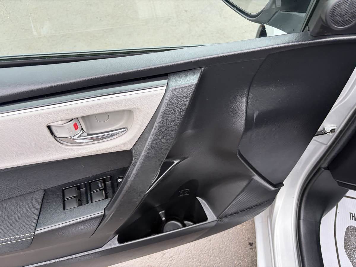 Used 2017 Toyota Corolla L FWD image 15