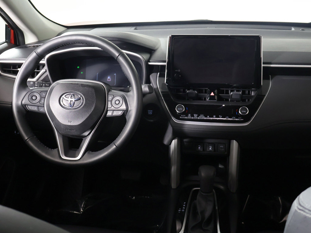 Used 2025 Toyota Corolla Cross XLE FWD image 29