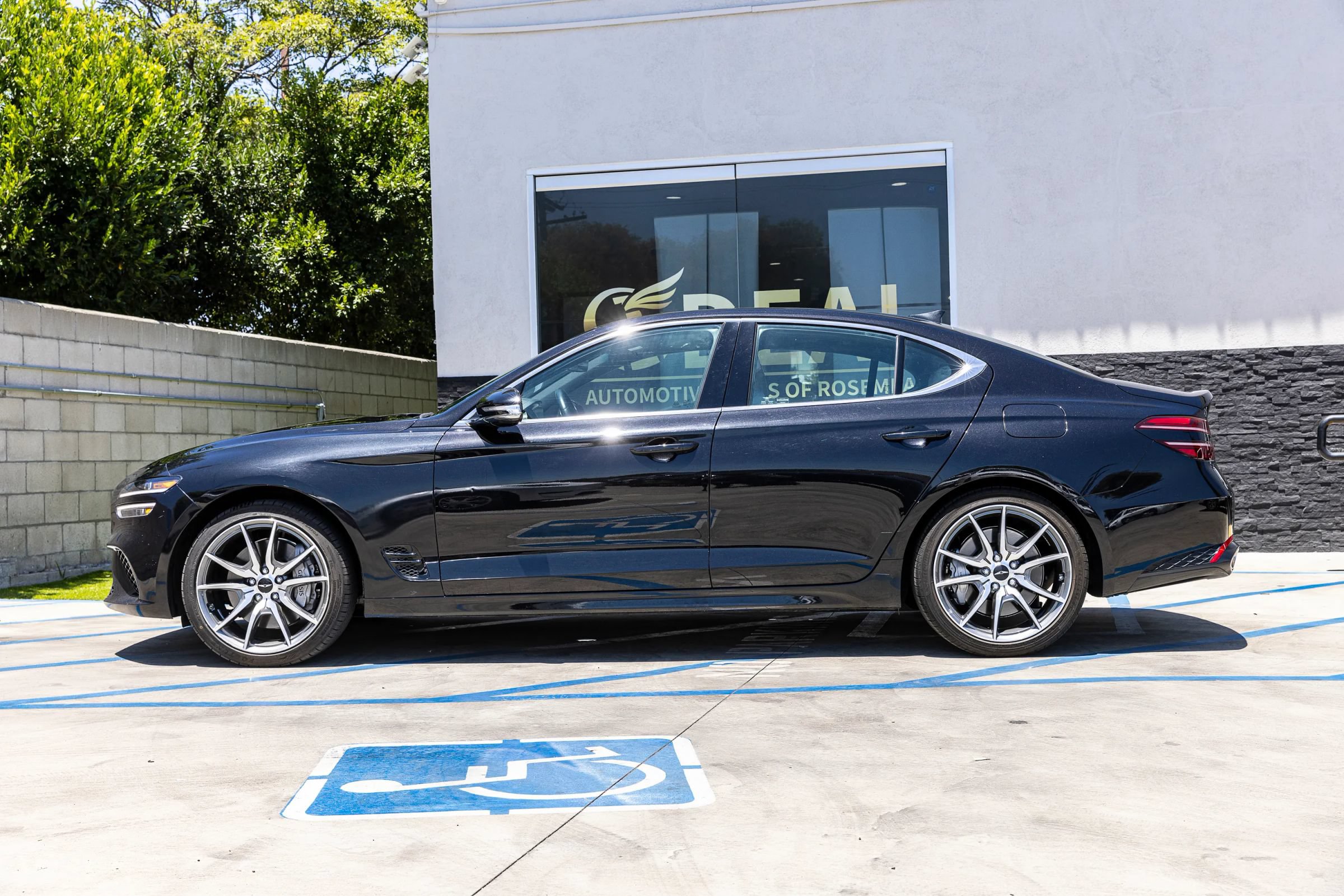 Used 2025 Genesis G70 2.5T RWD image 9