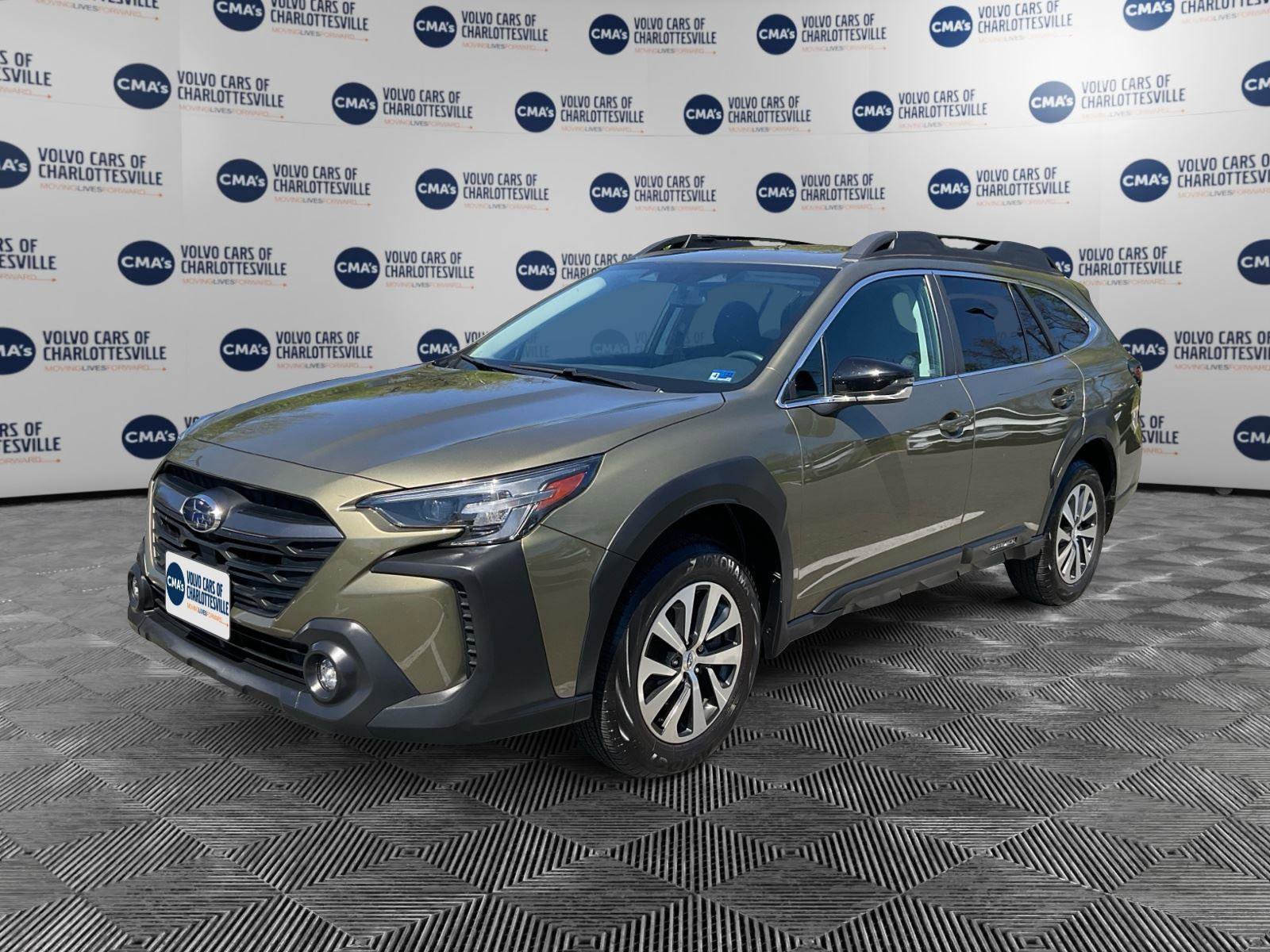 Used 2023 Subaru Outback Premium AWD/4WD image 1