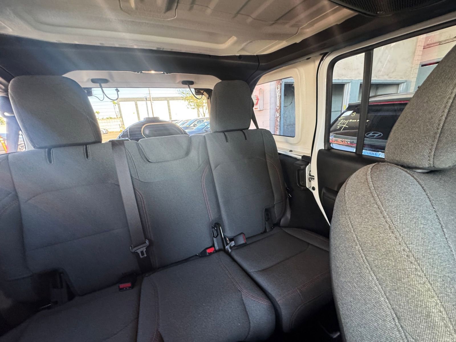 Used 2025 Jeep Wrangler Unlimited Rubicon image 37