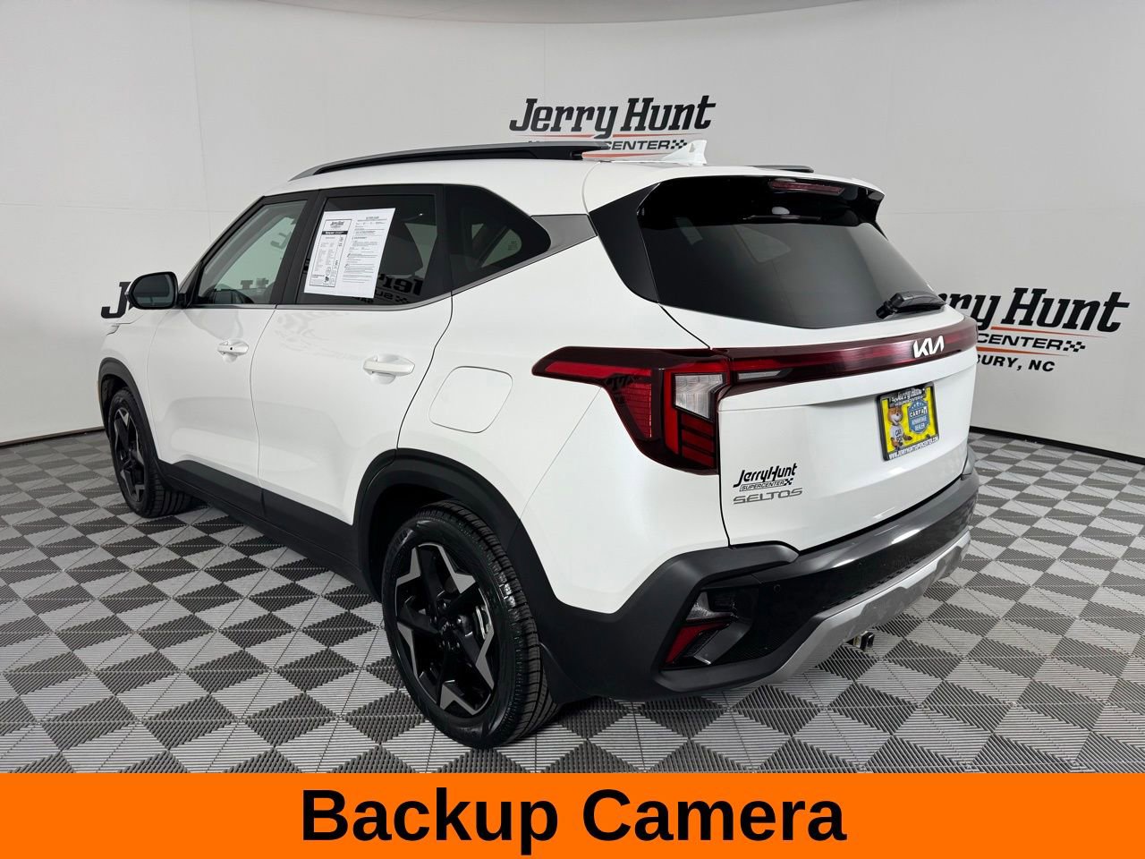 Used 2025 Kia Seltos EX w/ EX Sunroof Package image 9