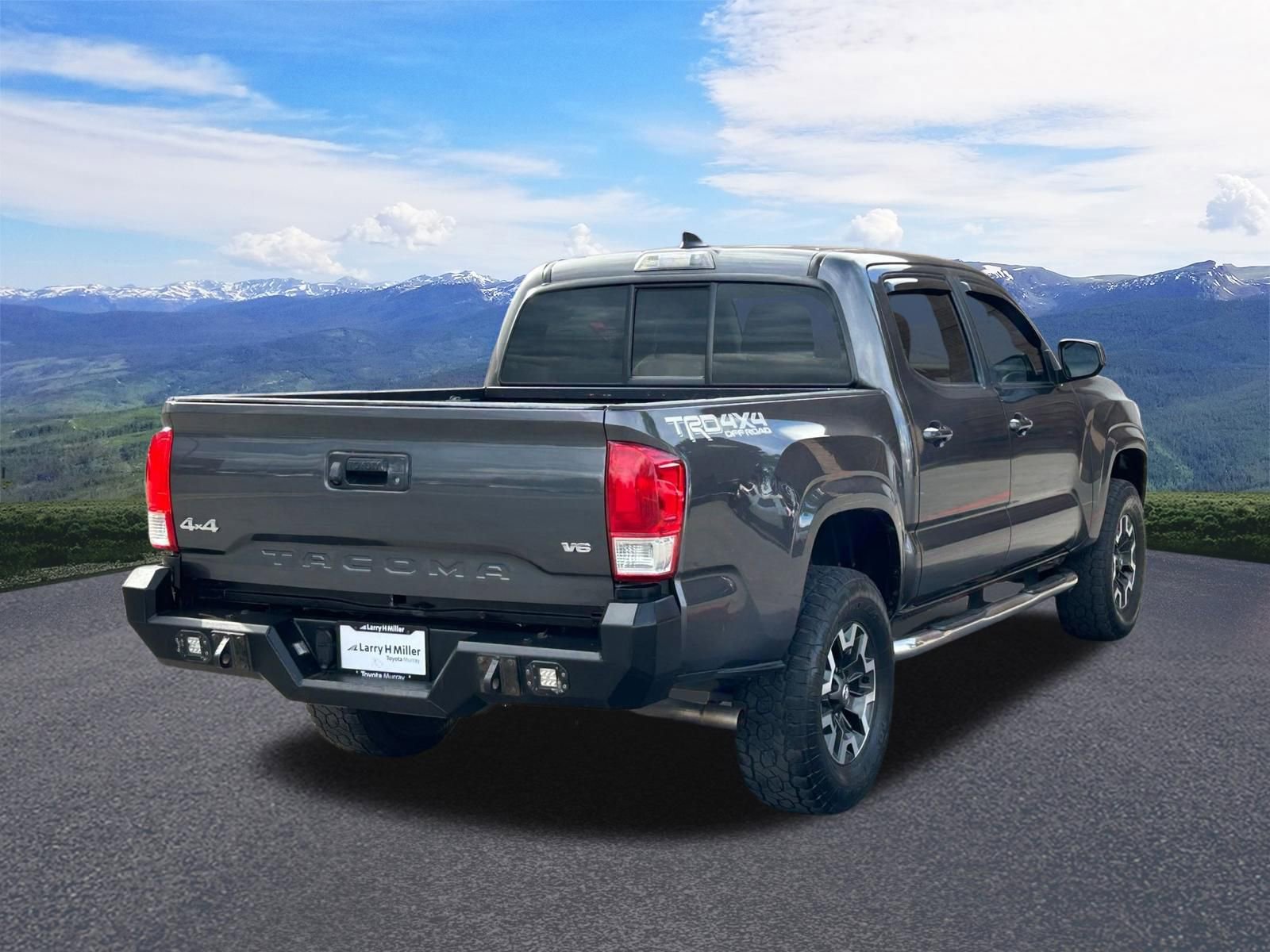 Used 2017 Toyota Tacoma SR w/ Tow Package AWD/4WD image 7