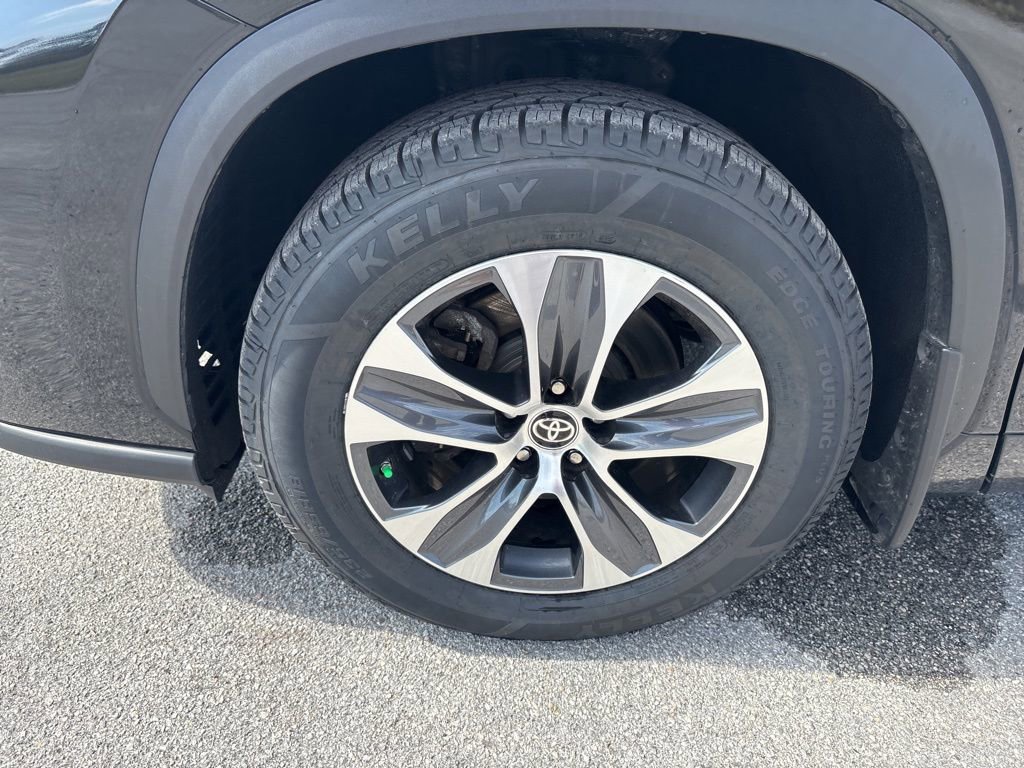 Certified 2024 Toyota Highlander XLE image 48