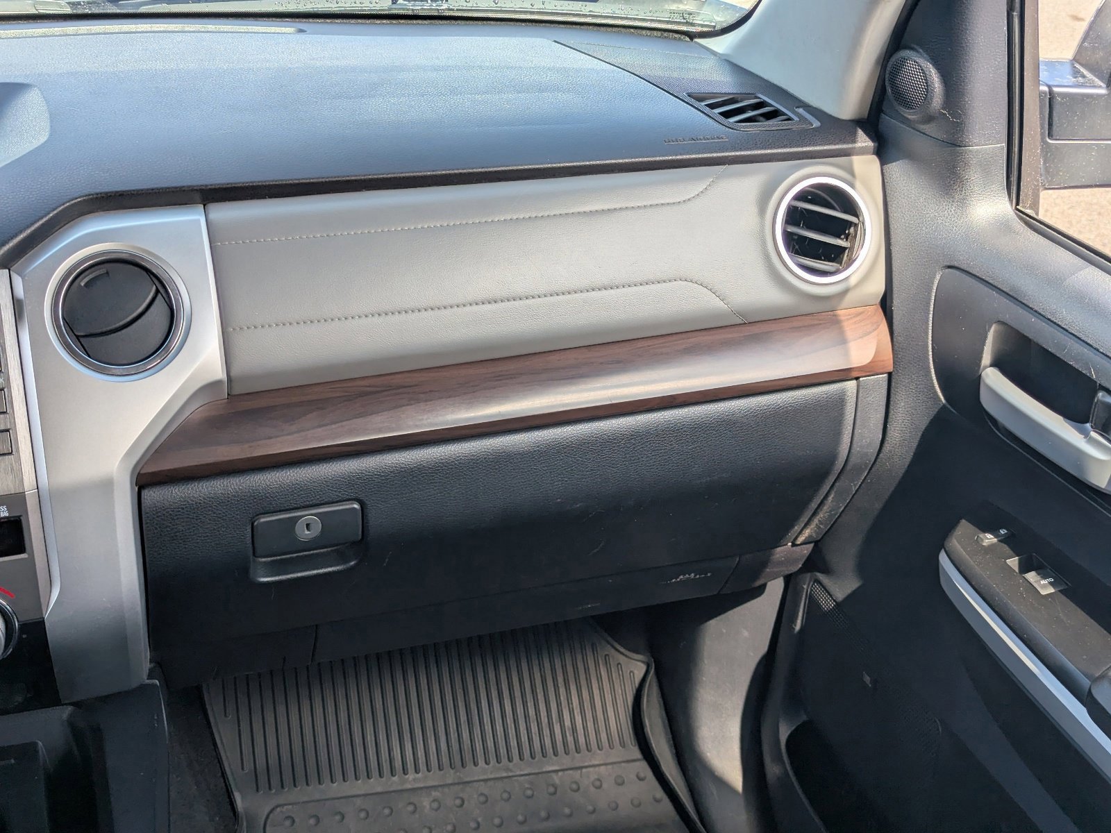 Used 2018 Toyota Tundra Limited w/ Limited Premium Package image 18