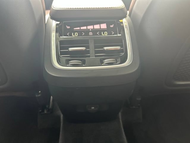 Certified 2024 Volvo XC90 B6 Plus w/ Protection Package Premier AWD/4WD image 16