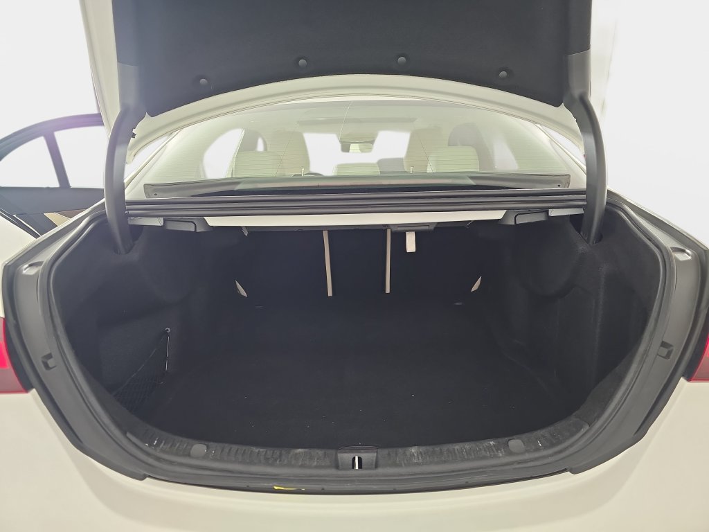 Used 2021 Mercedes-Benz E 350 4MATIC Sedan image 13