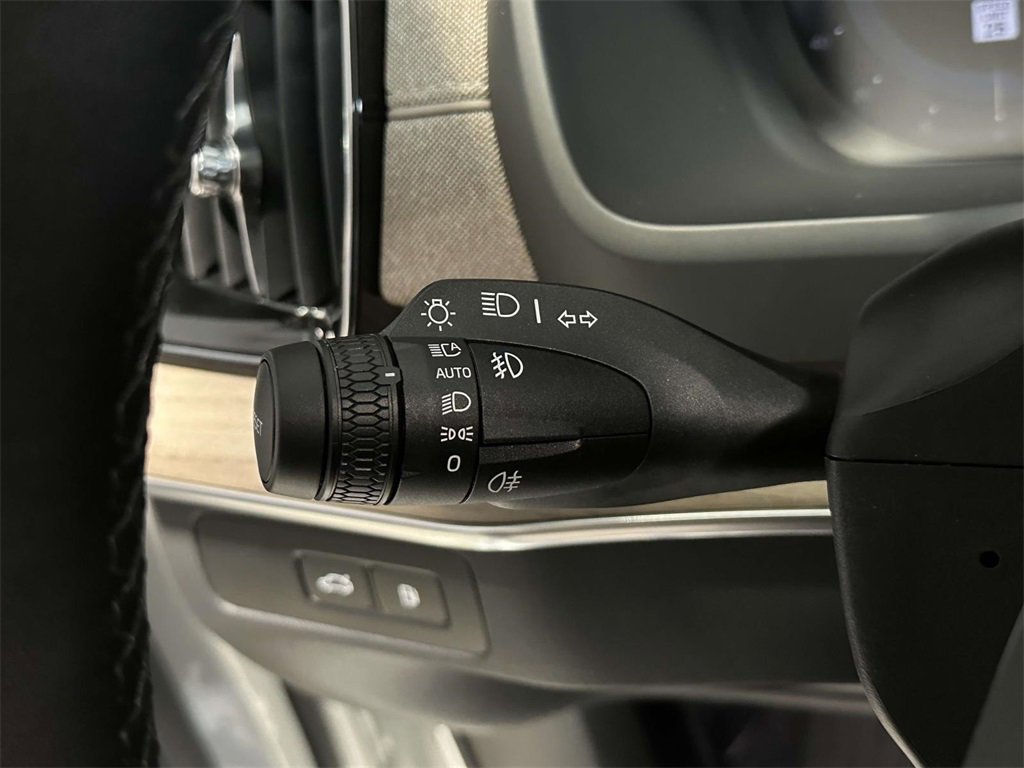Used 2025 Volvo XC90 T8 Plus w/ Protection Package Premier image 25