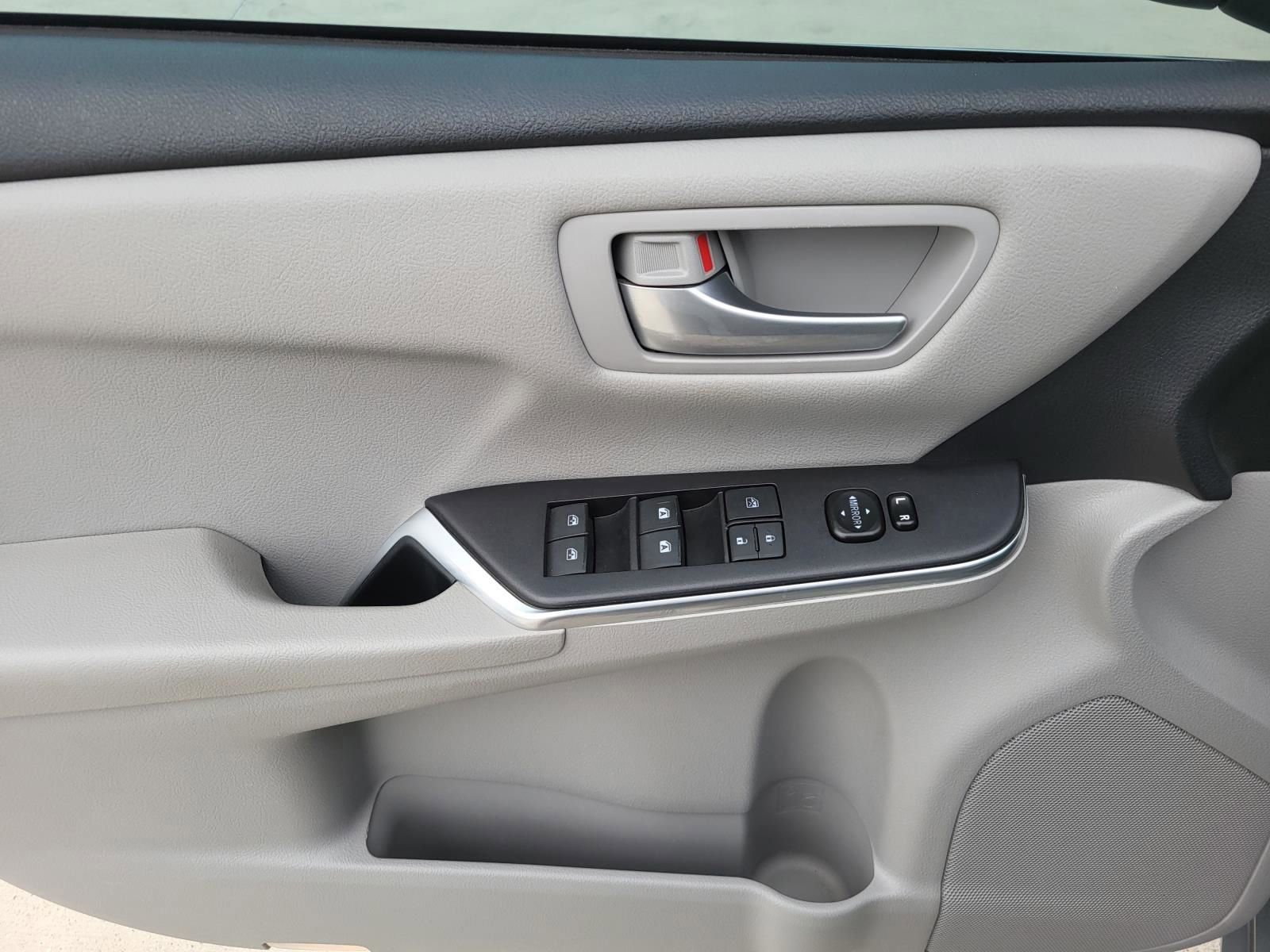 Used 2017 Toyota Camry LE image 15