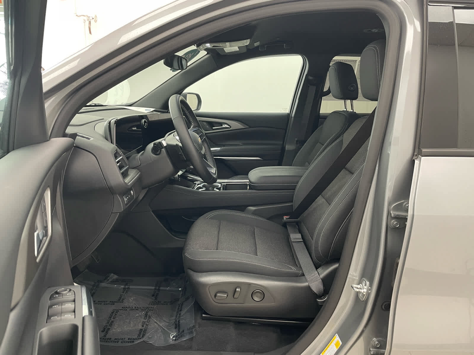 Used 2025 Chevrolet Traverse LT w/ Driver Confidence Package FWD image 8