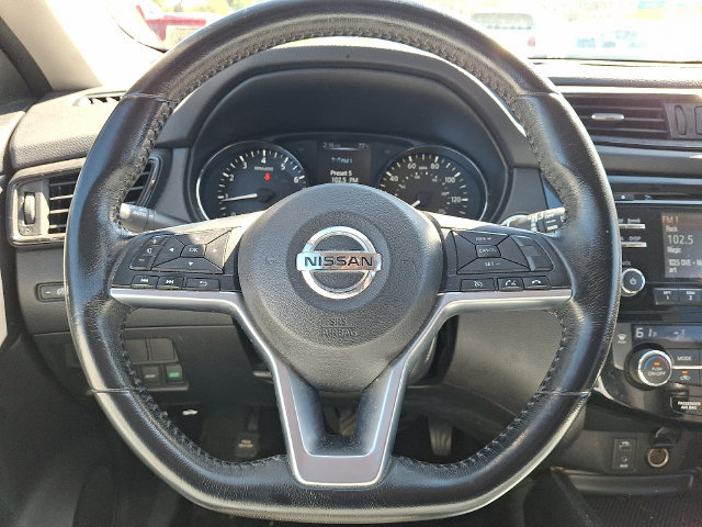 Used 2017 Nissan Rogue SV AWD/4WD image 18
