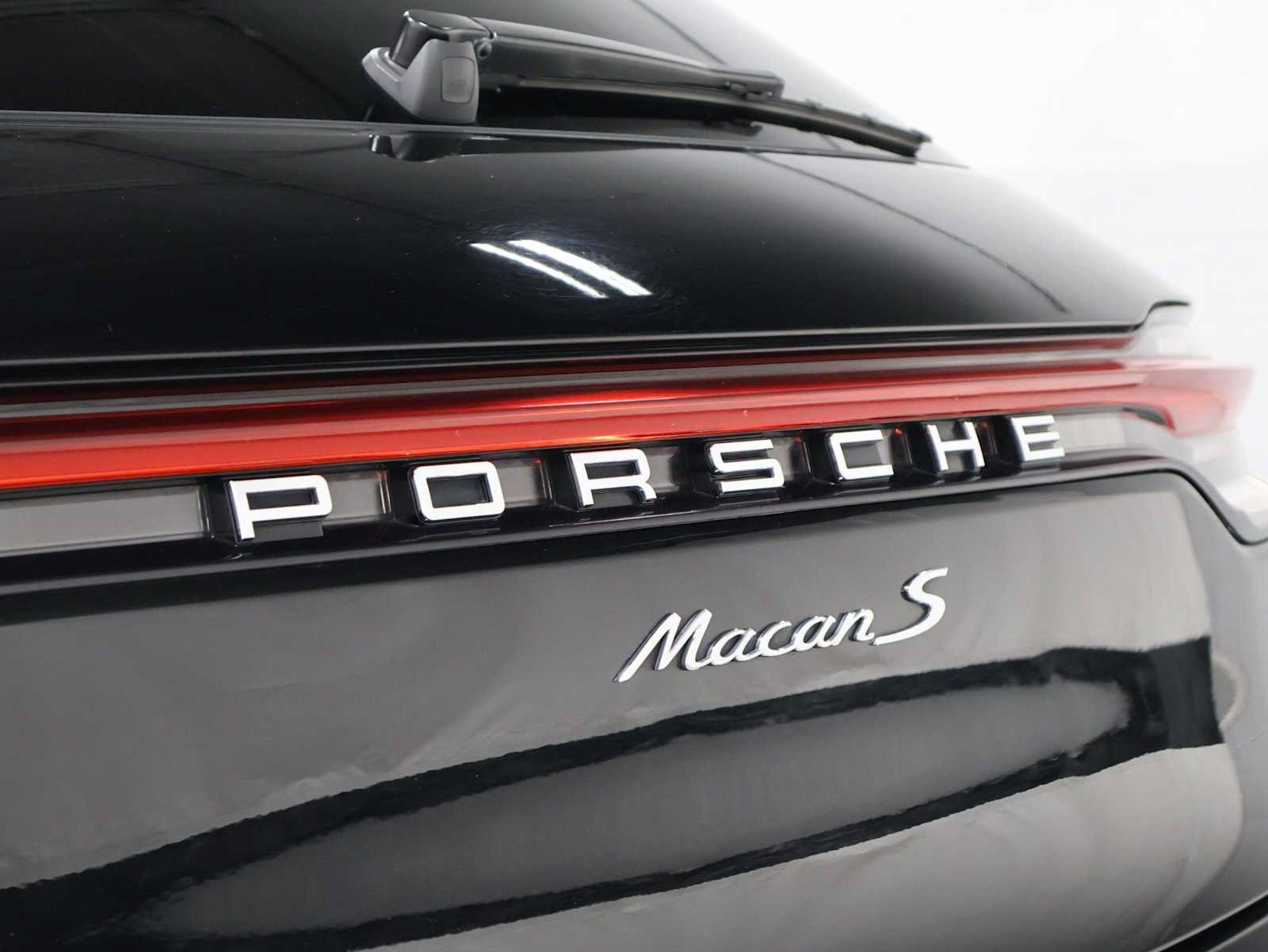 Certified 2023 Porsche Macan S AWD/4WD image 8