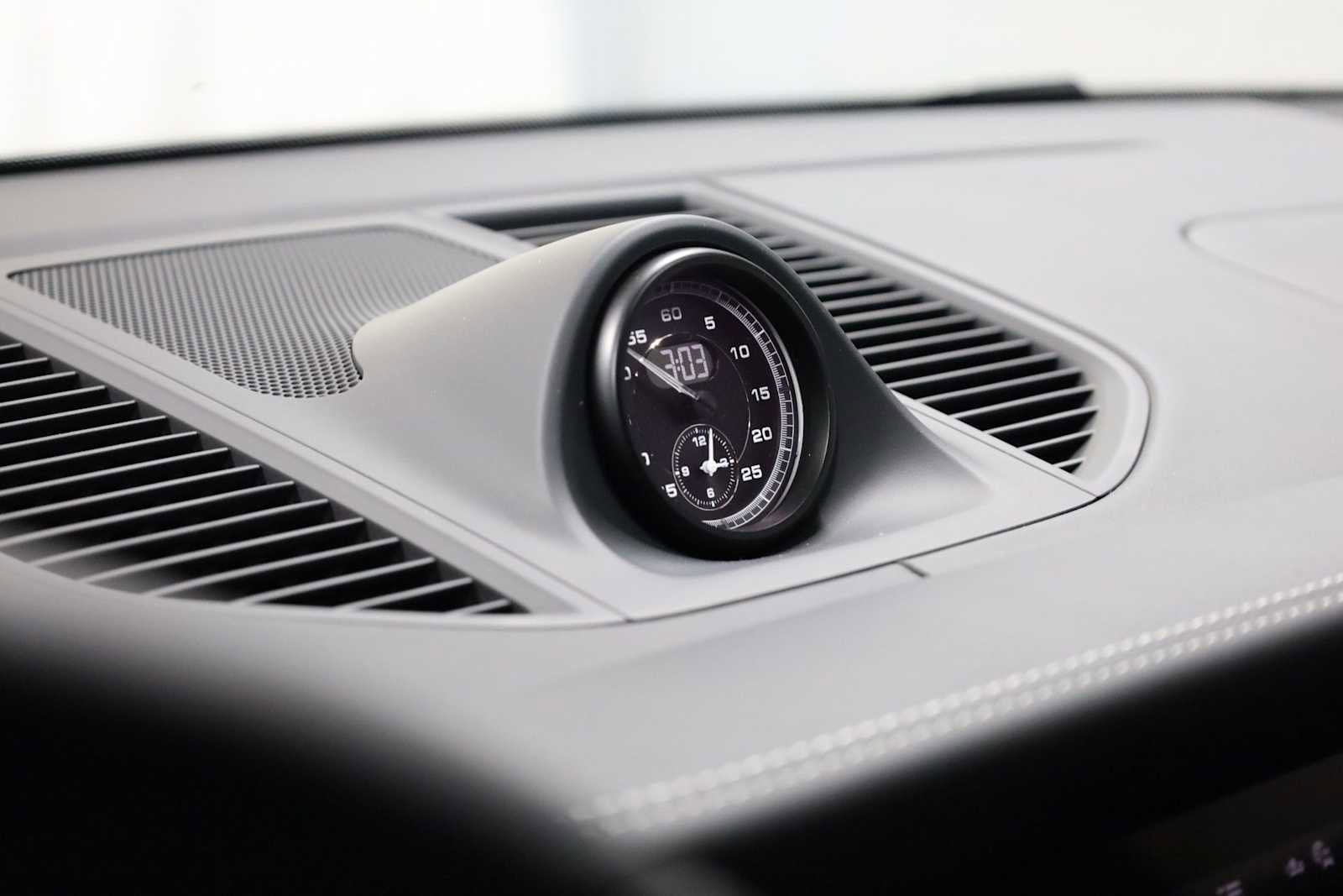 Certified 2025 Porsche Macan GTS image 18