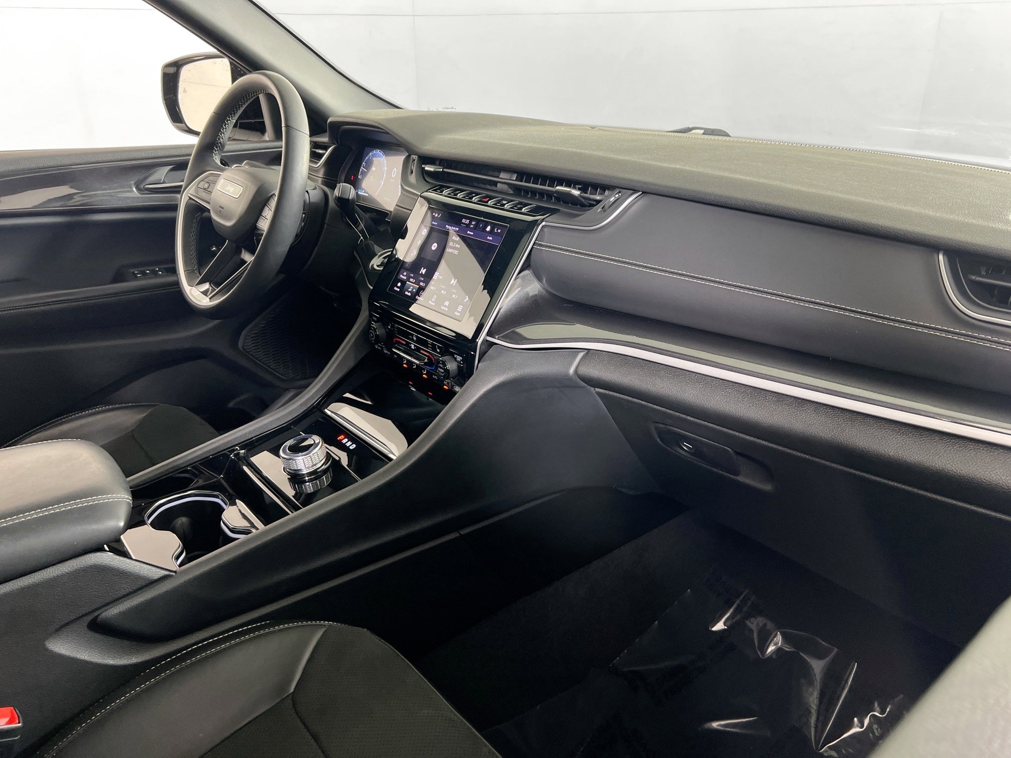 Used 2023 Jeep Grand Cherokee Altitude image 28