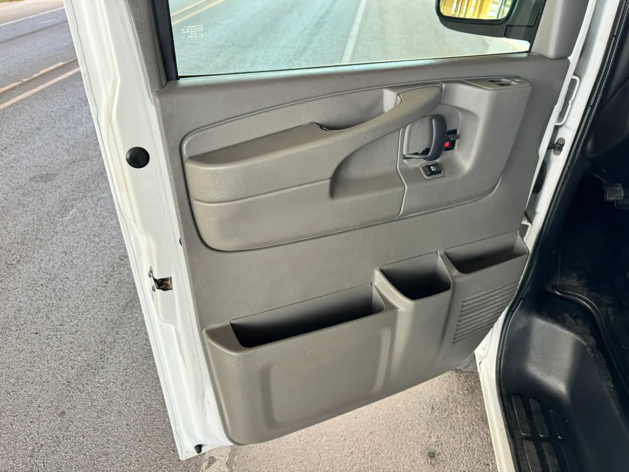 Used 2008 Chevrolet Express 3500 Extended Passenger w/ LT Preferred Equipment Group RWD image 9