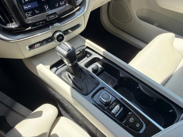 Used 2019 Volvo XC60 T5 Momentum w/ Multimedia Package AWD/4WD image 25