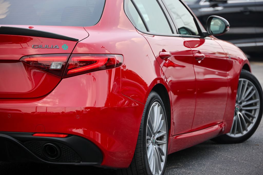 Used 2020 Alfa Romeo Giulia w/ Quick Order Package 22K Sport RWD image 33