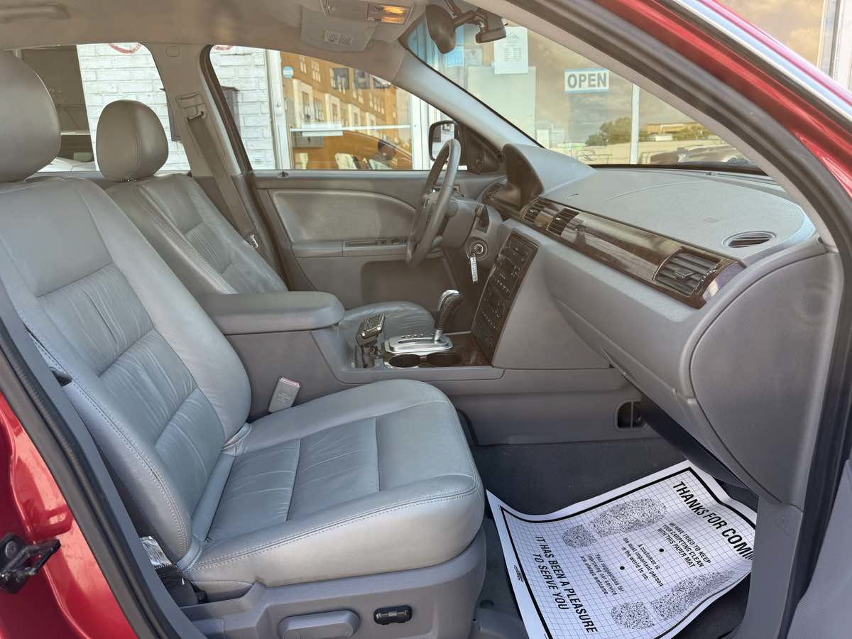 Used 2005 Ford Five Hundred SEL AWD/4WD image 10