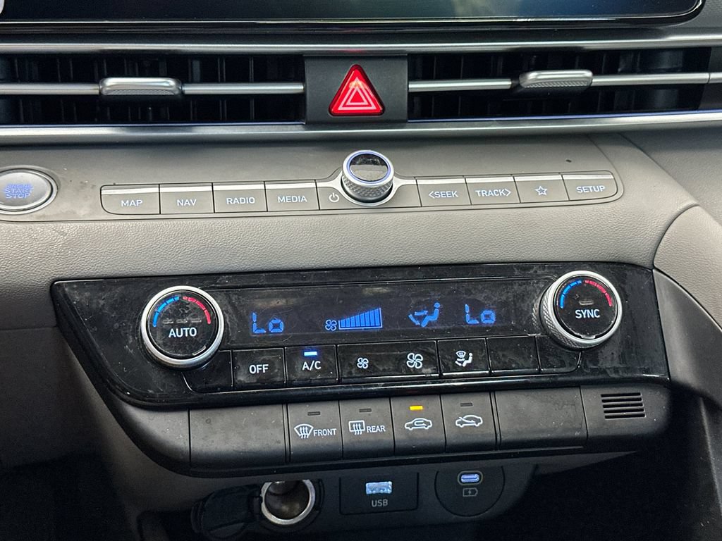 Used 2024 Hyundai Elantra SEL FWD image 19