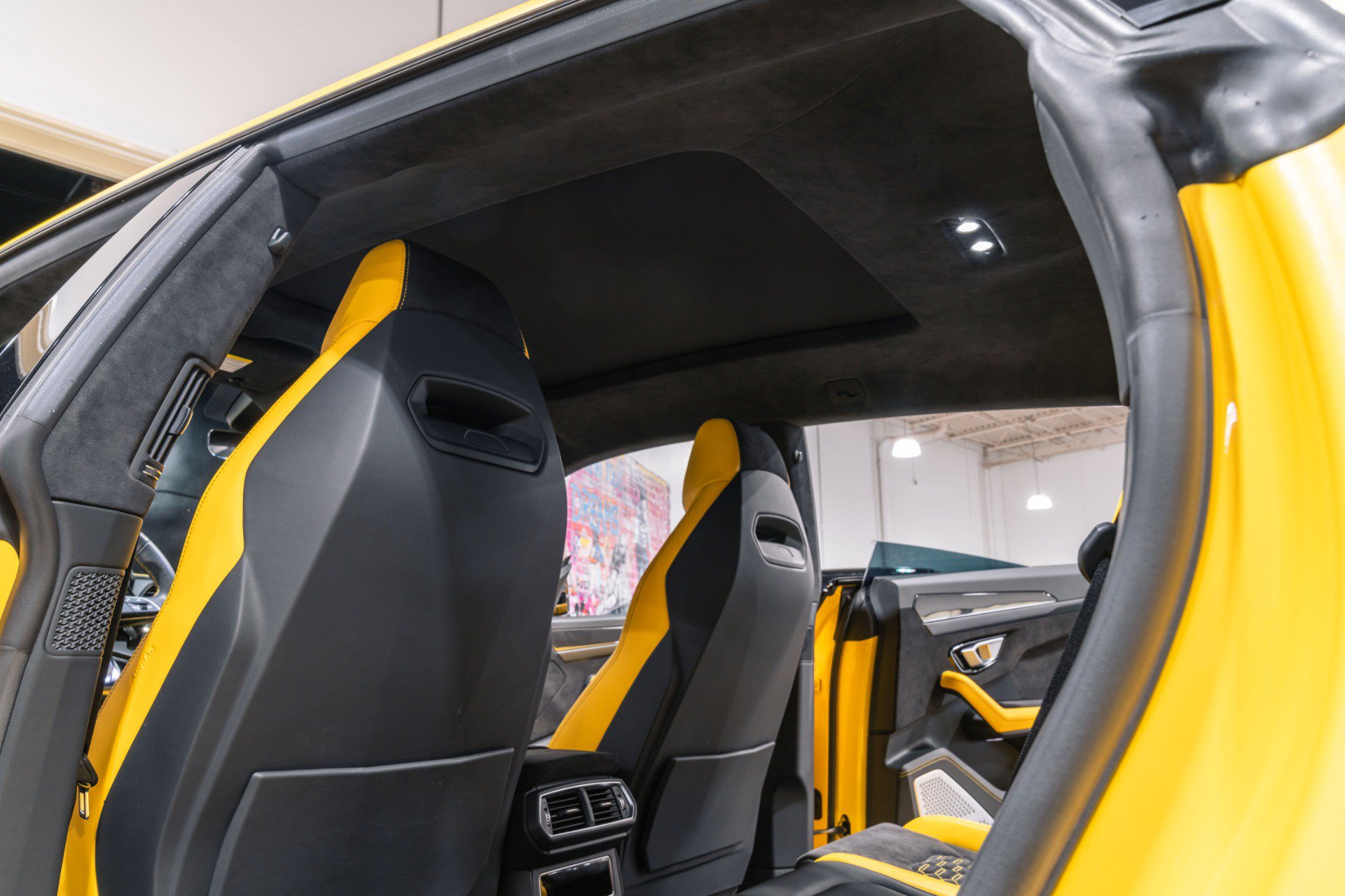 Used 2021 Lamborghini Urus AWD/4WD image 12