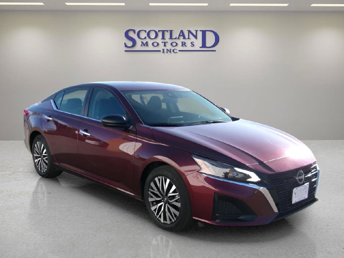 Used 2025 Nissan Altima 2.5 SV FWD image 4