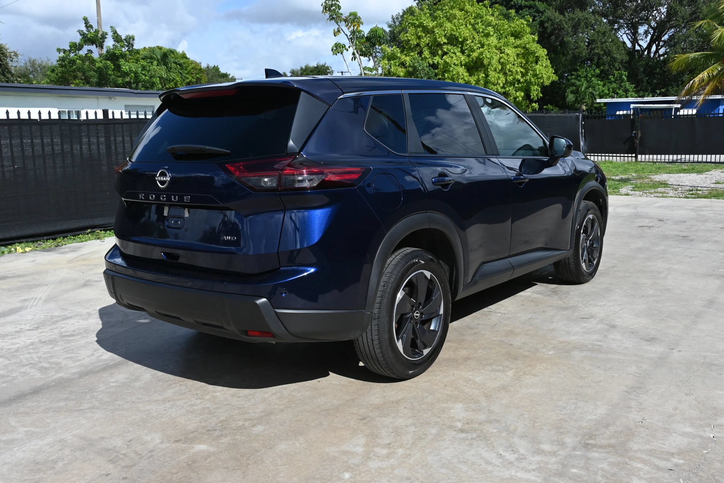 Used 2025 Nissan Rogue SV AWD/4WD image 6