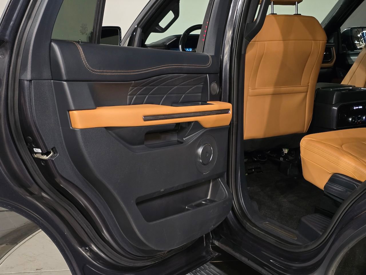 Used 2022 Ford Expedition Platinum image 37