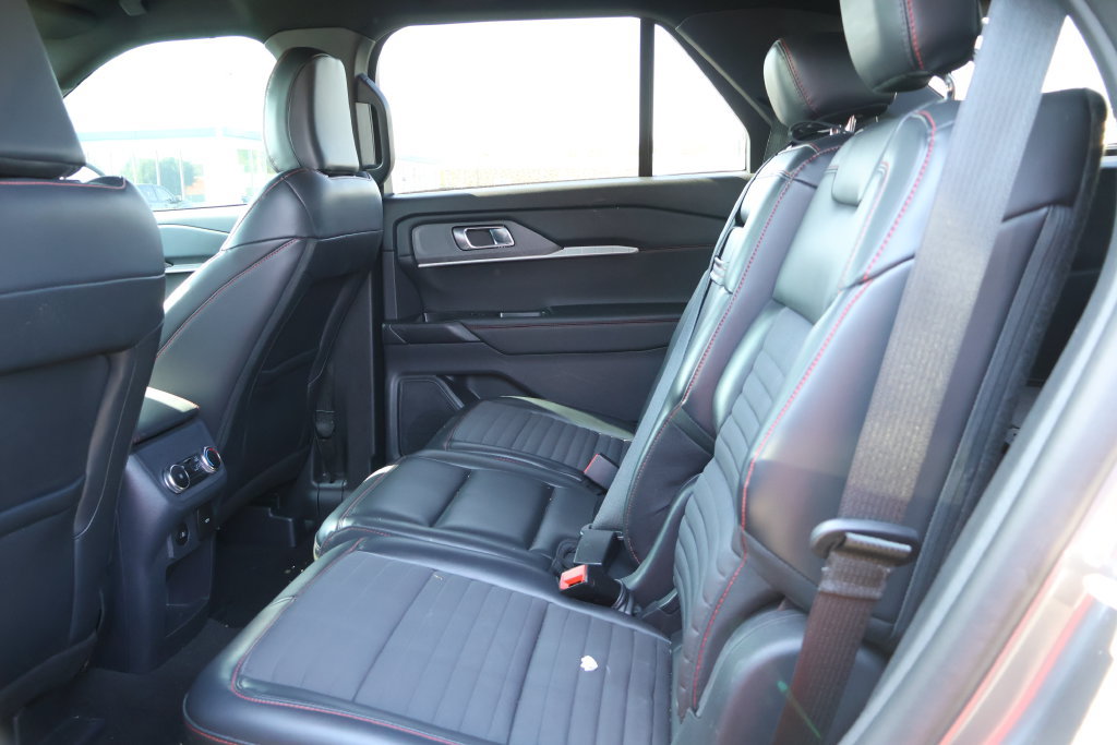 Used 2025 Ford Explorer ST-Line w/ ST-Line Street Pack AWD/4WD image 35