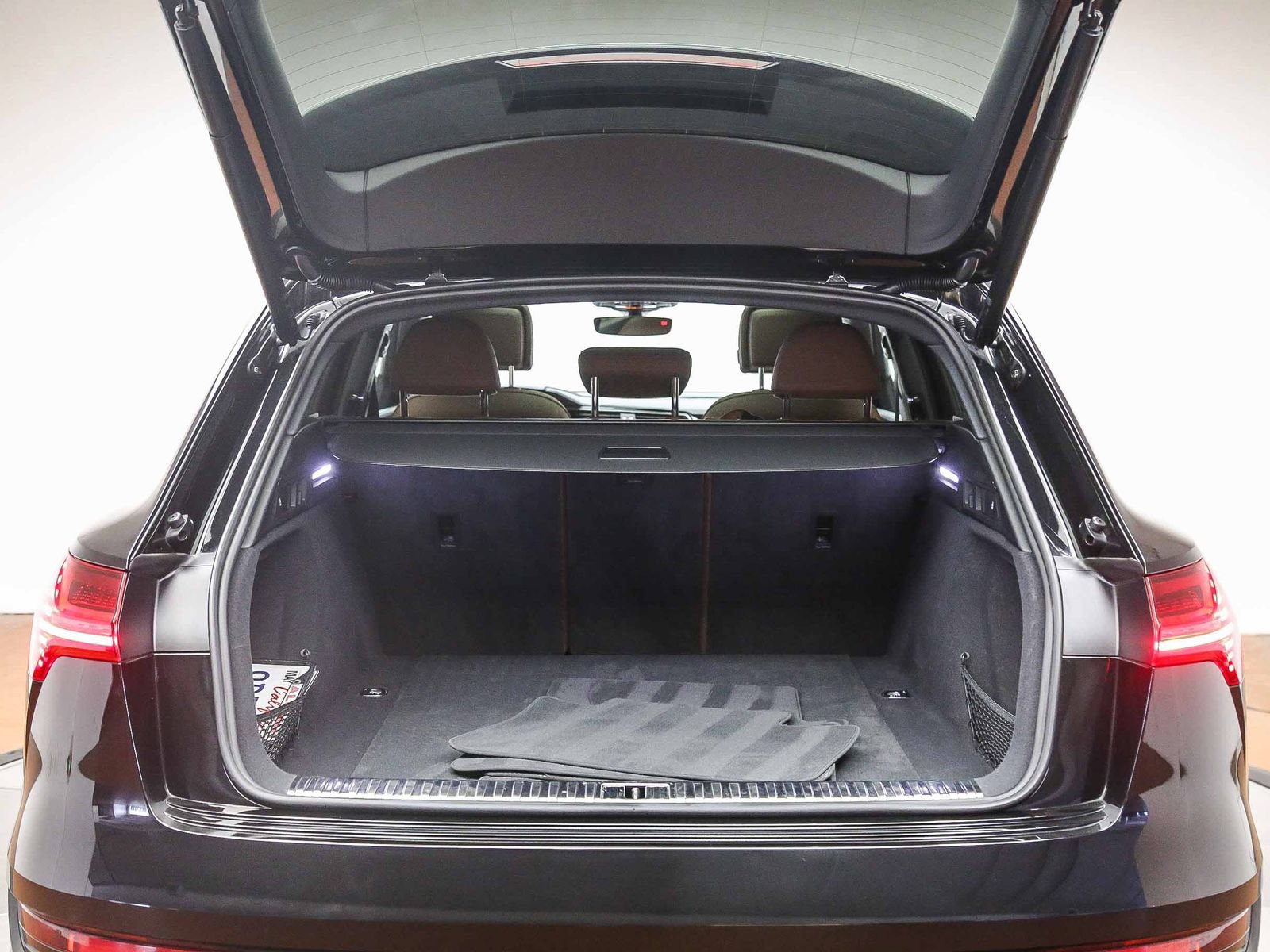 Certified 2022 Audi e-tron Premium Plus AWD/4WD image 27