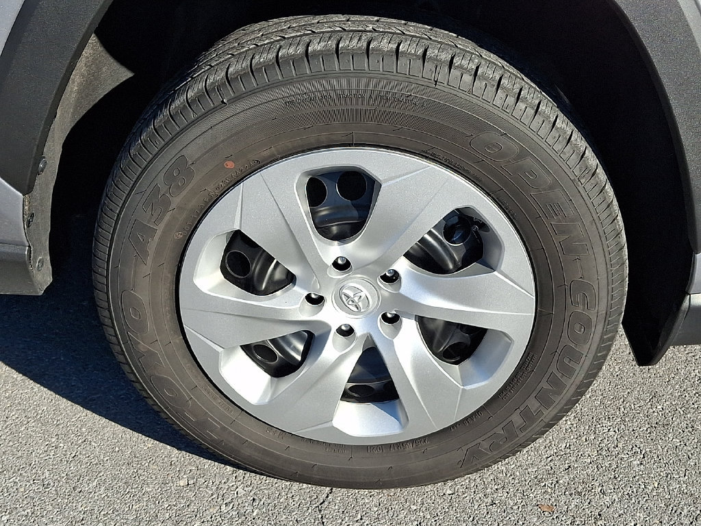 Used 2025 Toyota RAV4 LE AWD/4WD image 11