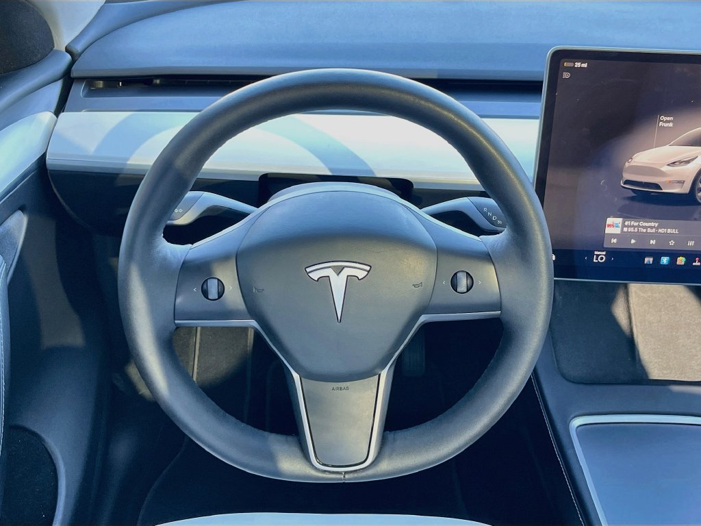 Used 2025 Tesla Model Y Long Range RWD image 11