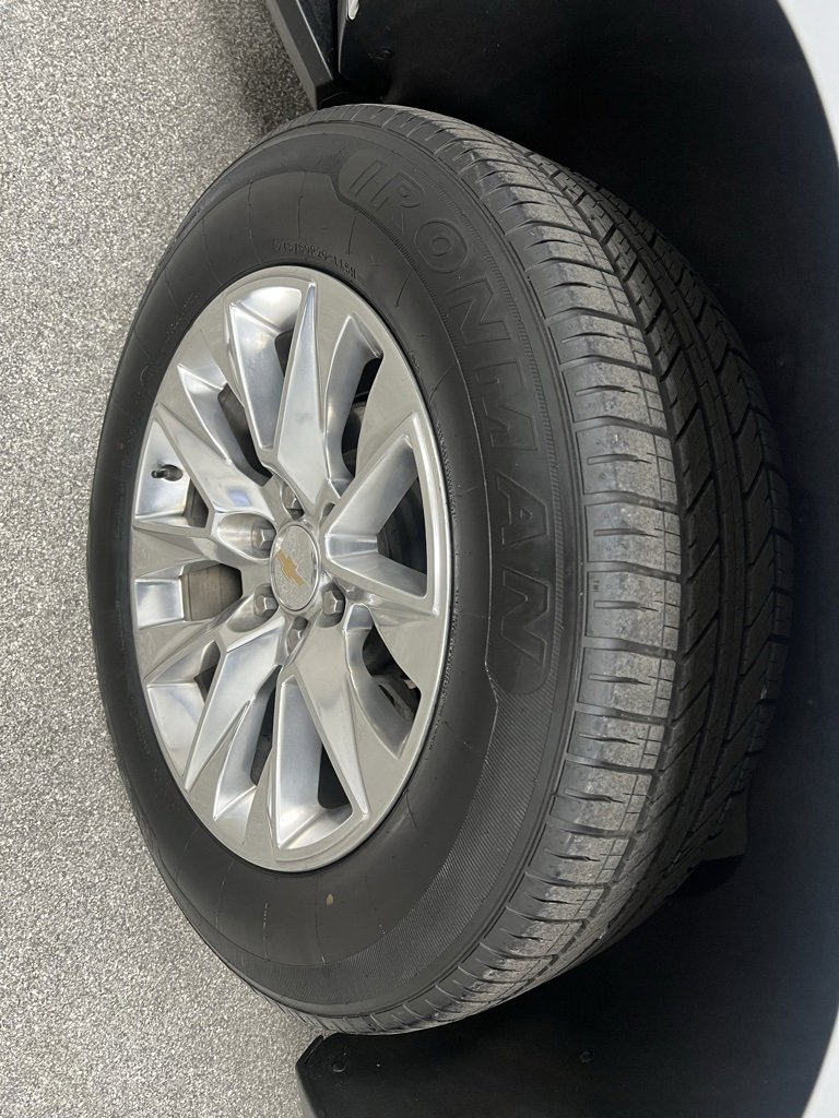 Used 2023 Chevrolet Suburban Premier image 16