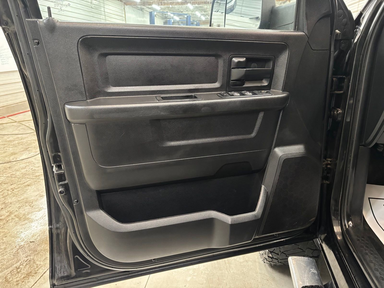 Used 2016 RAM 3500 Tradesman w/ Chrome Appearance Group image 9