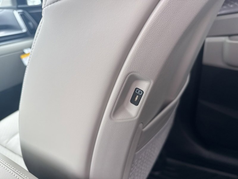 Used 2025 Kia Sorento S image 22