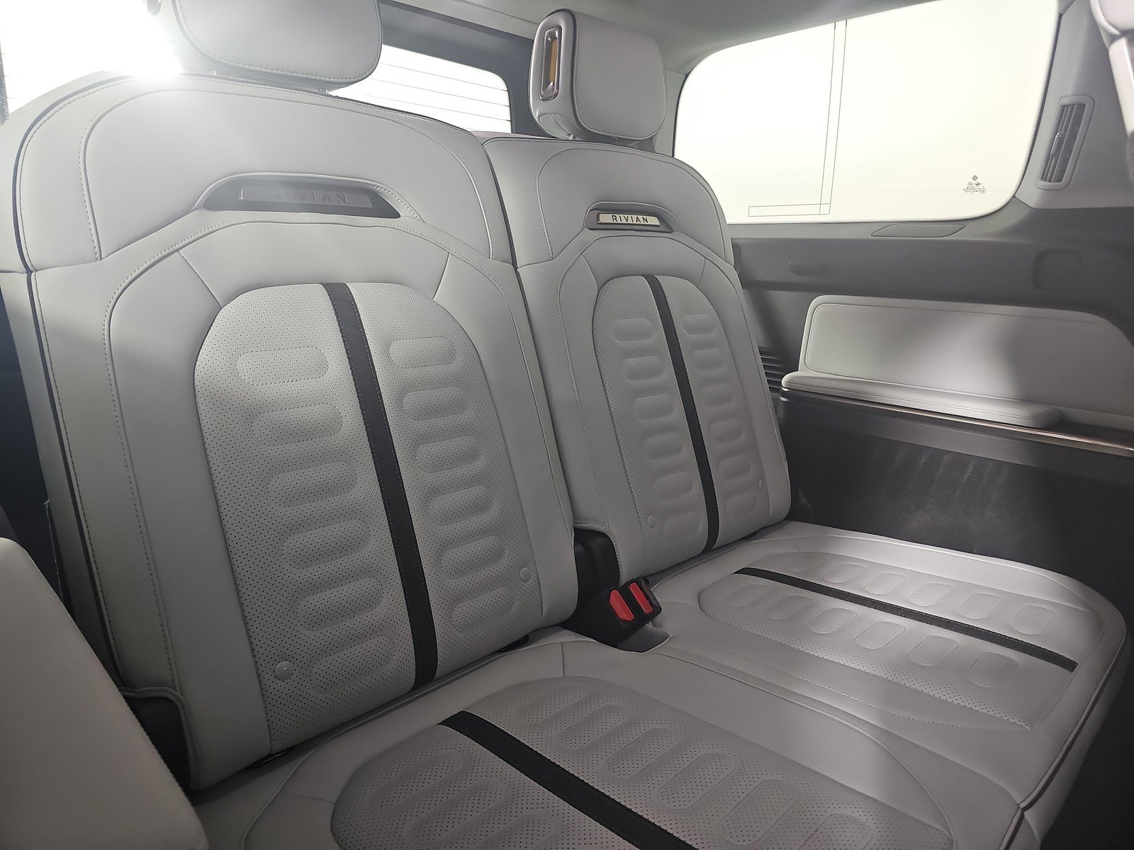 Used 2024 Rivian R1S Adventure AWD/4WD image 22