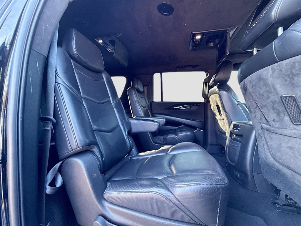 Used 2018 Cadillac Escalade ESV Platinum image 32