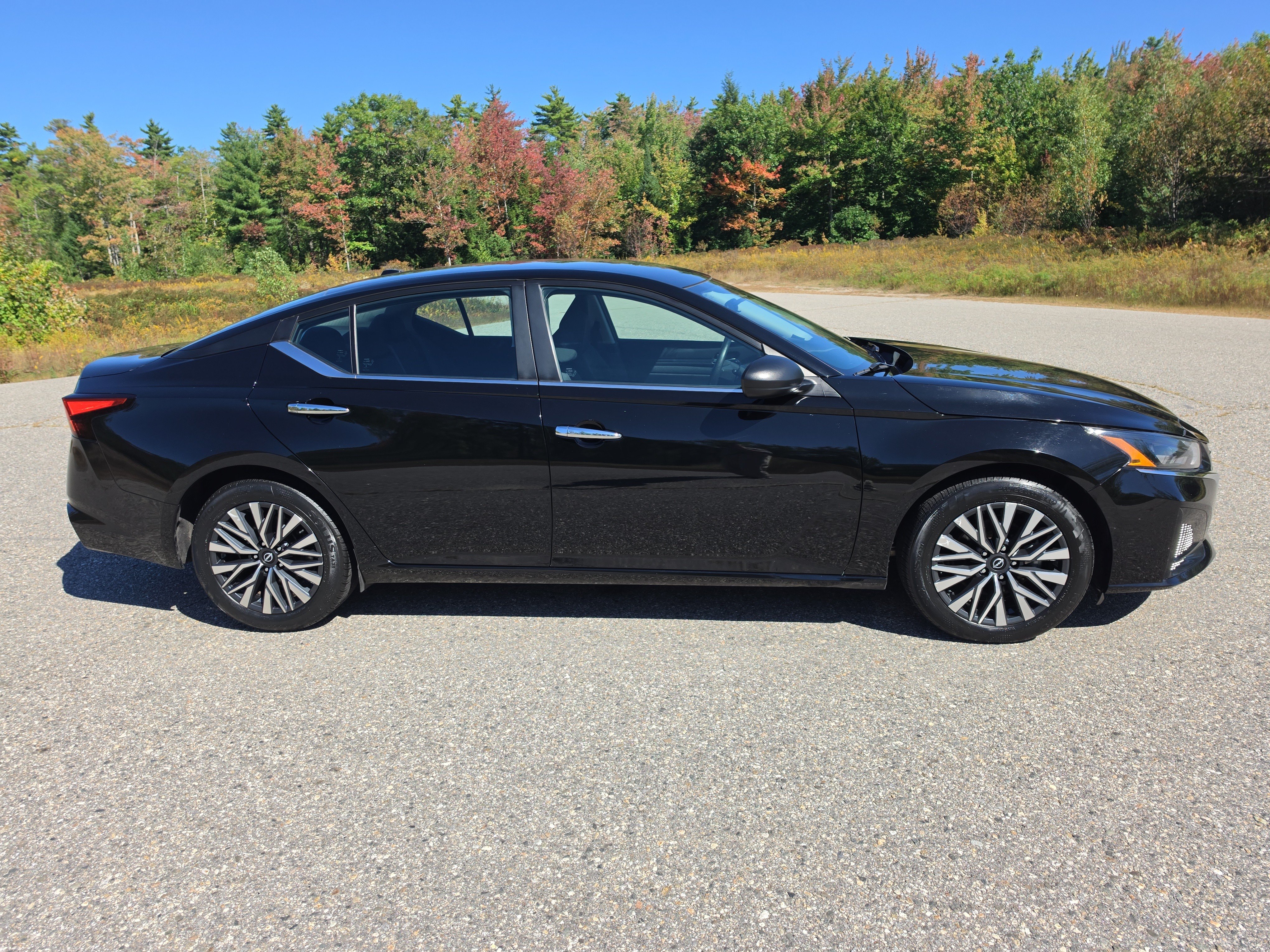 Used 2024 Nissan Altima 2.5 SV FWD image 4