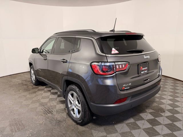 Used 2023 Jeep Compass Latitude image 4
