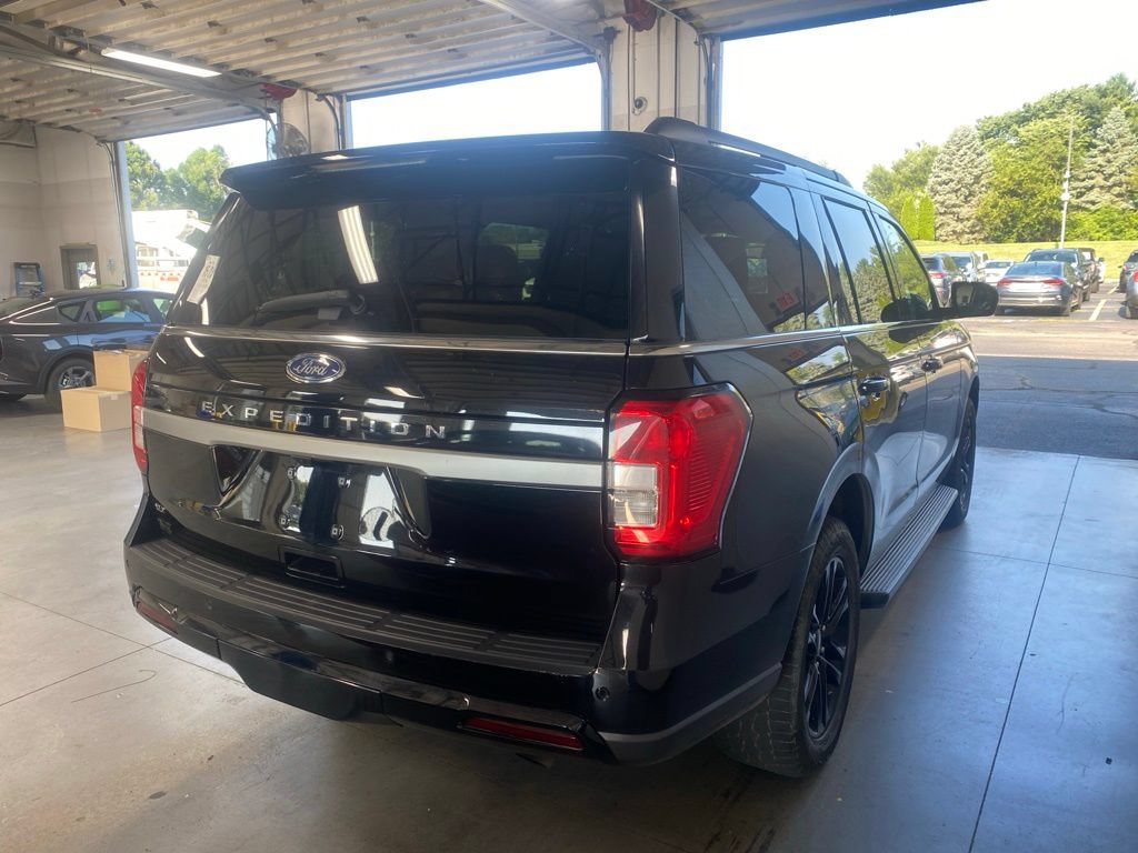 Used 2024 Ford Expedition XLT AWD/4WD image 4