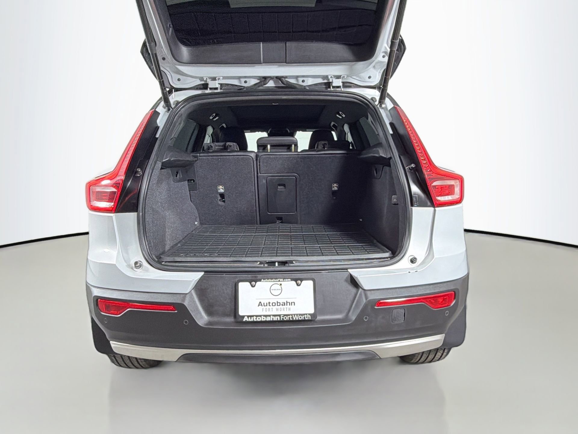 Used 2022 Volvo XC40 T5 R-Design w/ Advanced Package image 26