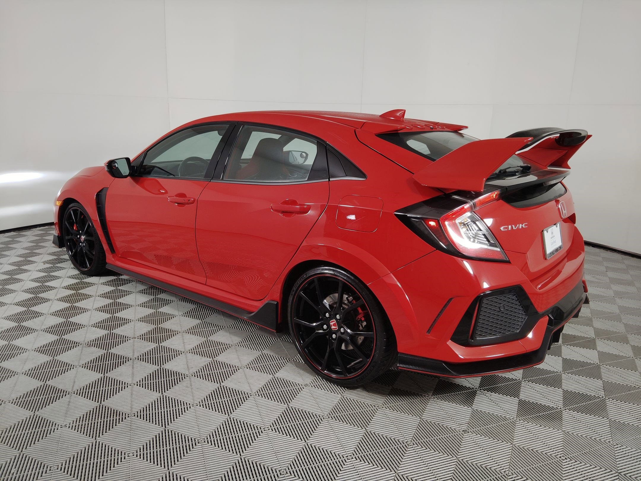 Certified 2018 Honda Civic Type R image 3