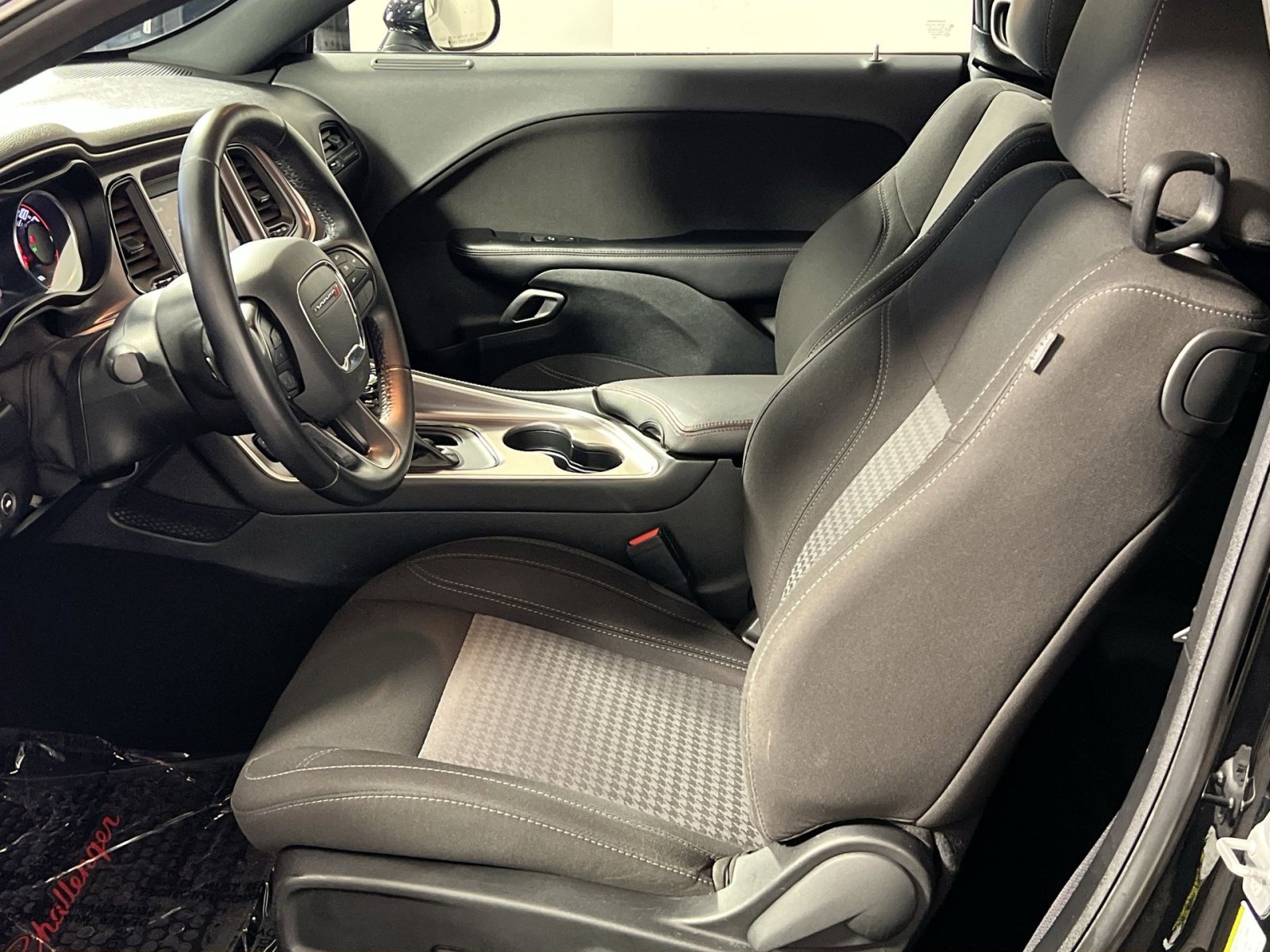 Used 2021 Dodge Challenger SXT image 13