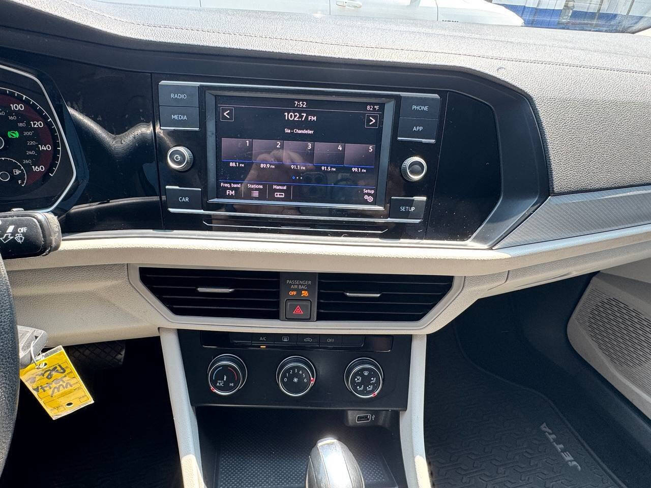 Used 2019 Volkswagen Jetta SE FWD image 11