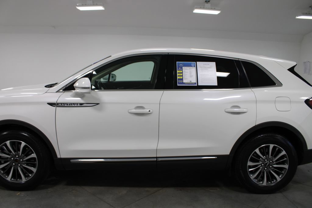 Used 2023 Lincoln Nautilus Reserve w/ Luxury Package AWD/4WD image 6