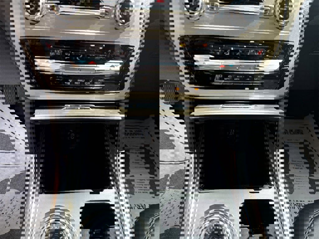 Used 2022 Ford Explorer XLT w/ Equipment Group 202A image 21