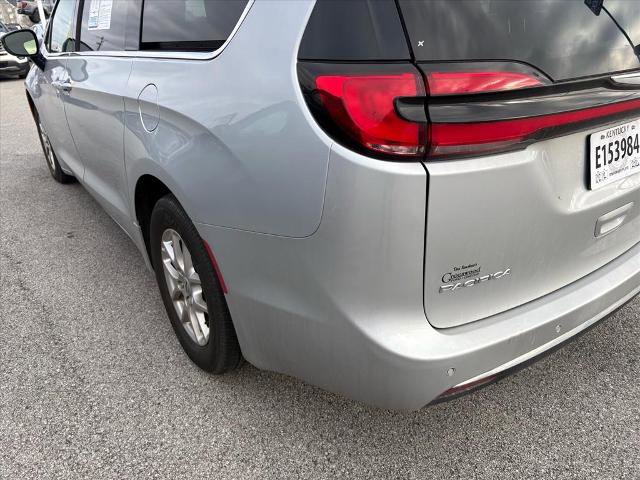 Used 2024 Chrysler Pacifica Touring-L image 22