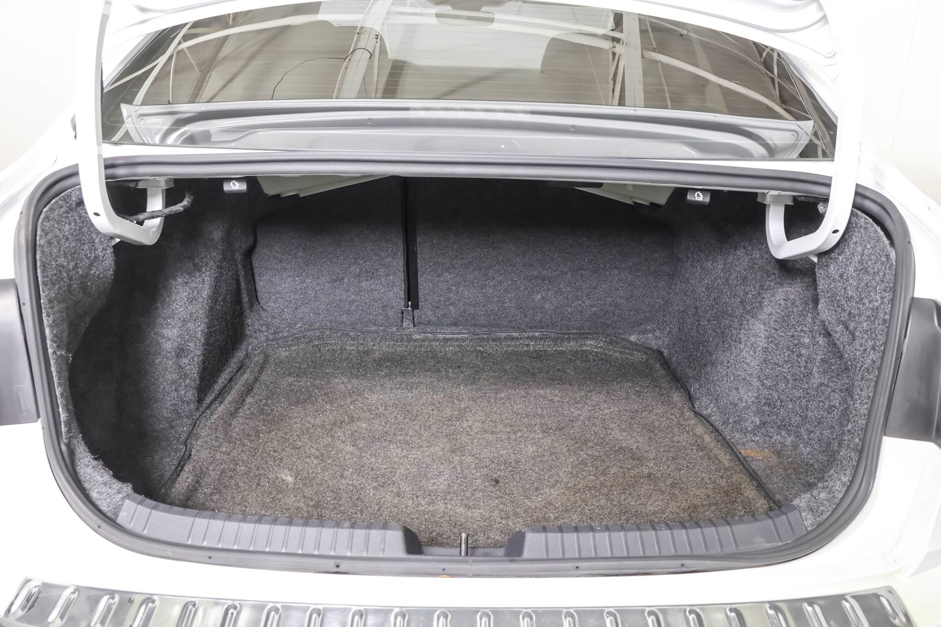 Used 2024 Volkswagen Jetta Sport image 38