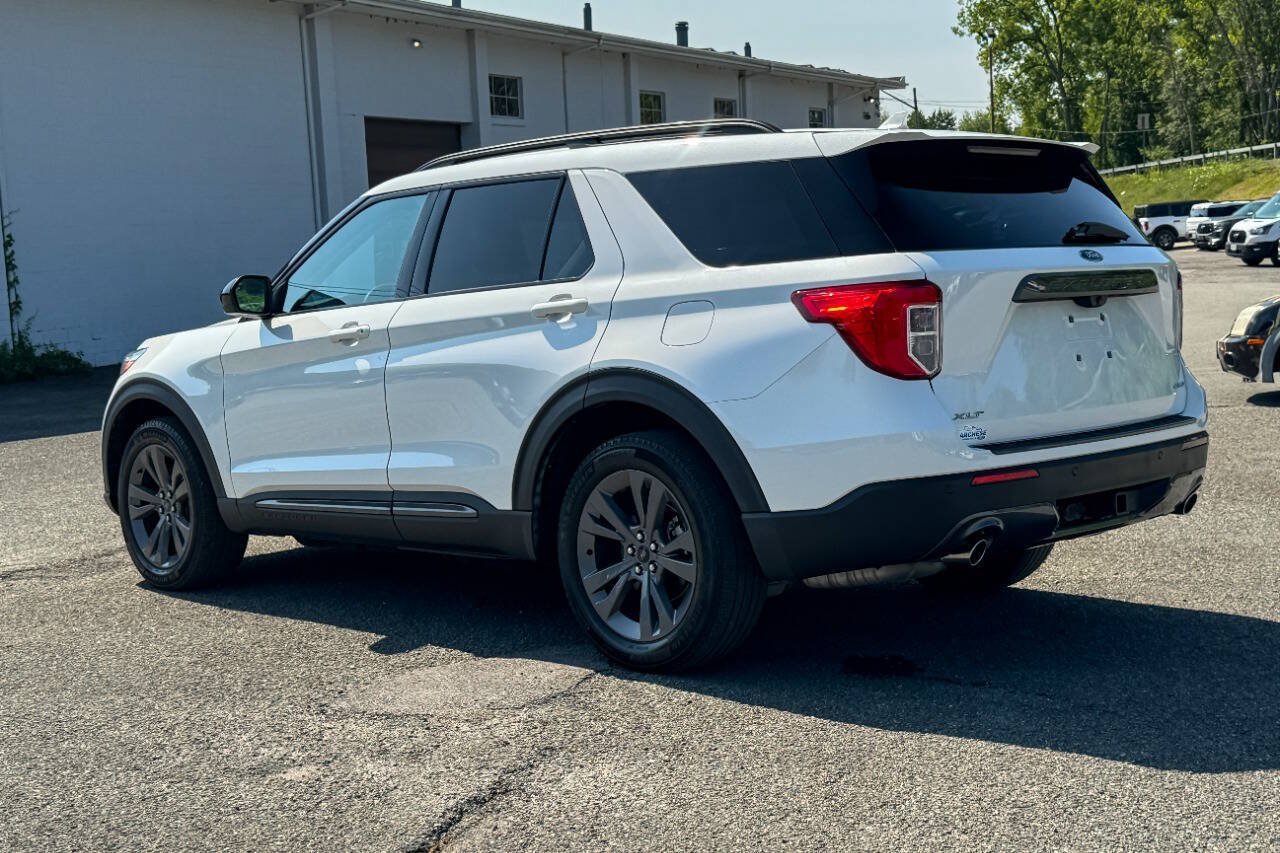Used 2023 Ford Explorer XLT w/ Equipment Group 202A AWD/4WD image 5